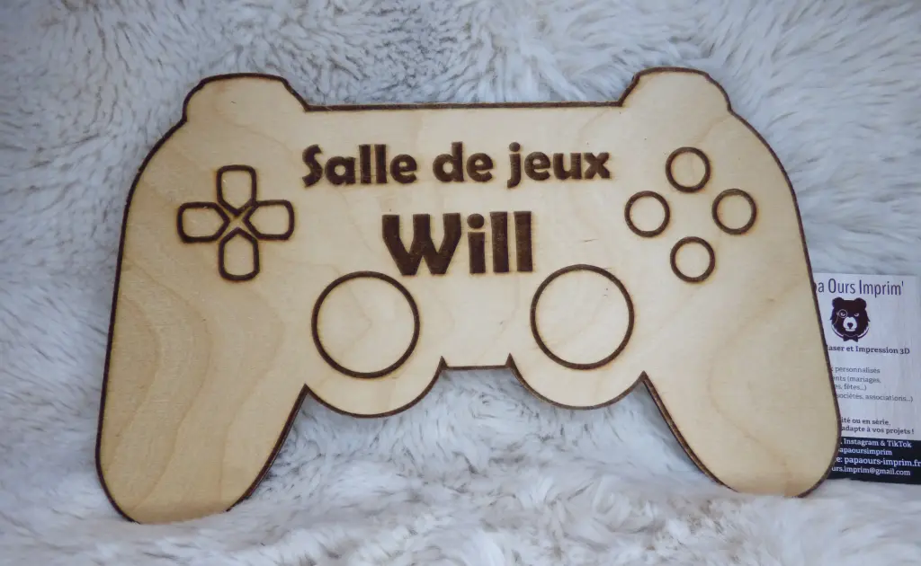 Plaque de chambre (1 personnage, je décris le personnage, je décris le personnage)