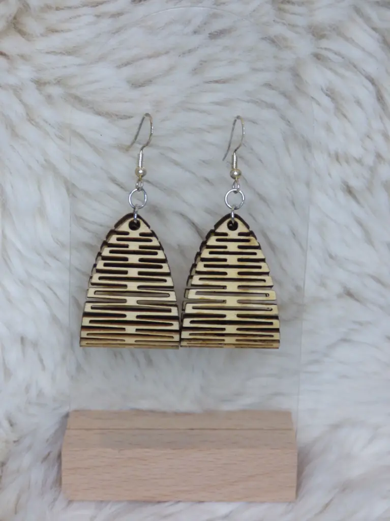 Boucles d'oreilles (Je décris la forme en détail, doré)